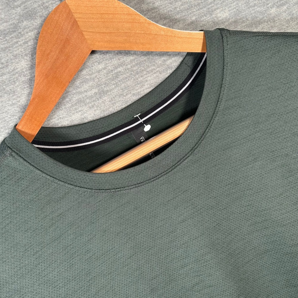 Ten Thousand Versatile Tee Shirt Men XXL Green Mesh Training Gym Workout NEW NWT